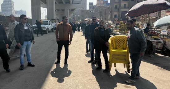 رفع إشغالات الباعة الجائلين فى حملة بمنطقة مزلقان ناهيا ببولاق 