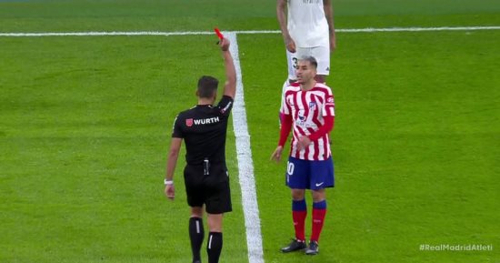 أتلتيكو مدريد يكمل الديربى بعشرة لاعبين بعد طرد كوريا.. فيديو