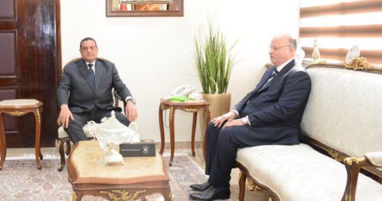 وزير التنمية المحلية يتابع مع محافظ القاهرة منظومة المخلفات الصلبة ومشروعات الخطة الاستثمارية