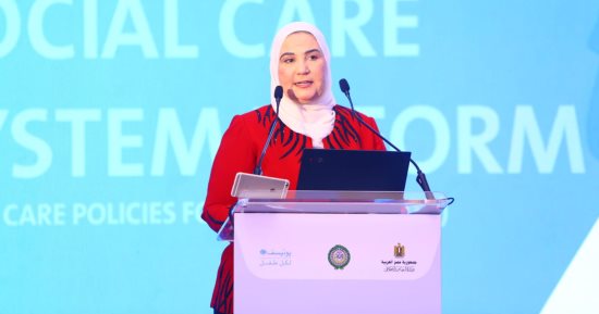 الأم المثالية فى المنيا قصة كفاح لا تنتهى.. زينب: سعادتى لا توصف وأهدى تكريمى لأبنائى