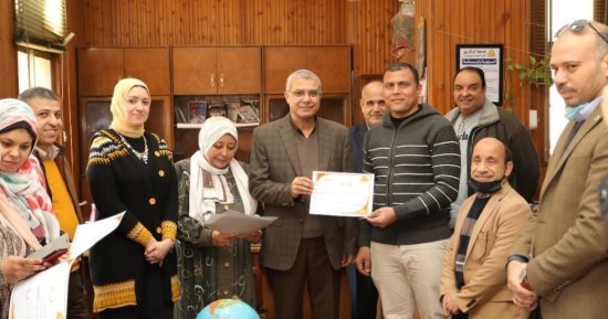 رئيس جامعة الزقازيق يكرم عددا من أخصائيى المكتبات.. اعرف التفاصيل