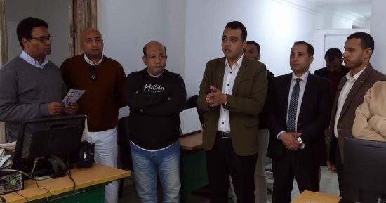 محمد السيد يجري جولة بمؤسسة عالم المال لعرض برنامجه الانتخابي