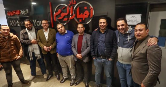 الزميل محمد السيد يجرى جولة بــ"مؤسسة أخبار اليوم" لعرض برنامجه الانتخابى