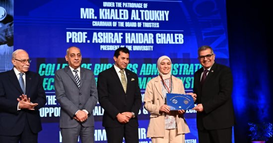 جامعة مصر للعلوم والتكنولوجيا تنظم ندوة "دور وزارة الشباب والرياضة فى دعم المشروعات الصغيرة وريادة الاعمال" بحضور وزير الرياضة