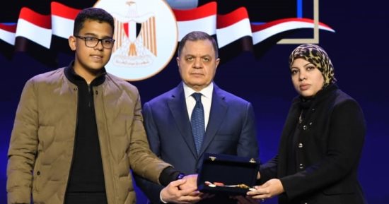 "الداخلية" تكرم أسر الشهداء والمصابين والمتميزين من رجال الشرطة.. صور