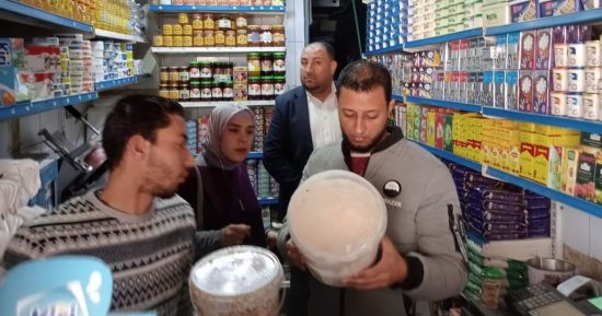 محافظ الدقهلية يحيل 131 محضر مخالفات تموينية للنيابة العامة.. صور