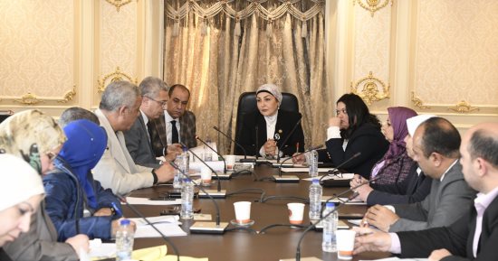 مشروعات النواب تطالب بمزيد من التسهيلات للمستثمرين.. وممثل هيئة الاستثمار يرد