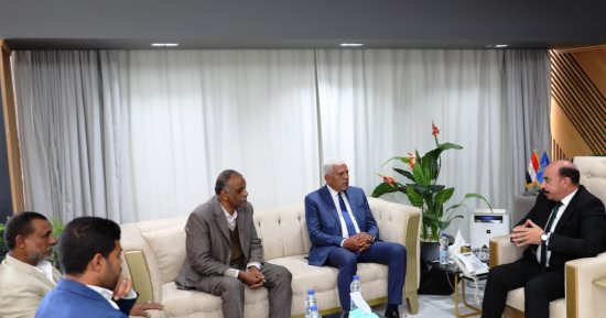 محافظ أسوان لنقيب الزراعيين: دراسة إطلاق اليوم الوطنى للنخيل