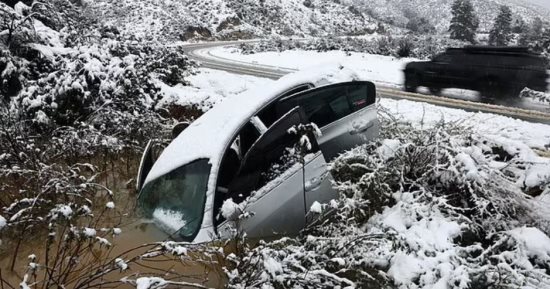 توقعات بعاصفة ثلجية جديدة تضرب ولاية كاليفورنيا.. فيديو وصور