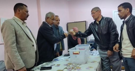 إجراء قرعة لتوزيع 50 بيتا ريفيا بقرية الخرطوم فى الوادى الجديد.. فيديو