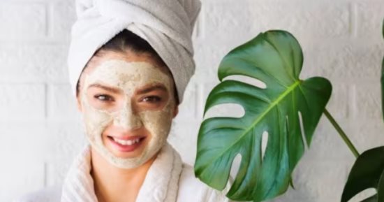 5 ماسكات لبشرة أجمل كل صباح.. العسل والكركم أشهرها