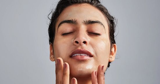 5 خضراوات وفواكه شتوية تجعل بشرتك أكثر إشراقا.. مش هتحطى ميك أب تانى