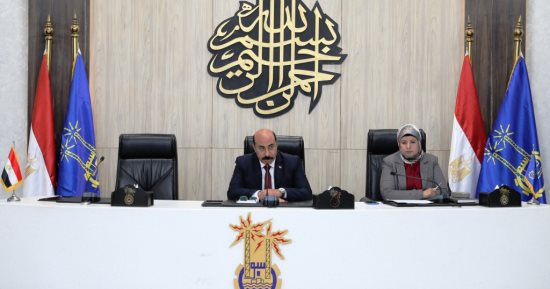 محافظ أسوان يطالب بتشديد الرقابة لمواجهة محاولات احتكار السلع الغذائية