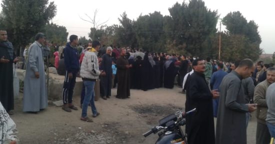 تشييع جنازة طالبتين بالثانوية لقيتا مصرعهما فى حادث قطار بالشرقية