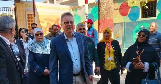 سفير ألمانيا بالقاهرة يتابع مشروعات الوكالة الألمانية للتعاون الدولى بمدارس أسوان