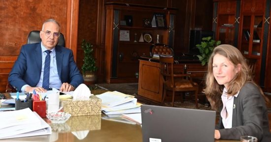 وزير الرى يبحث سبل التعاون مع خبيرة الموارد المائية ببرنامج الأمم المتحدة