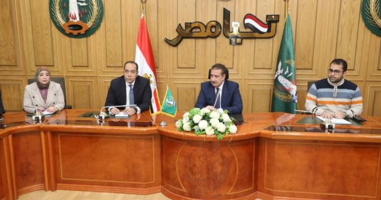 محافظ المنوفية يوجه بسرعة إنهاء جميع أعمال رصف الطرق 