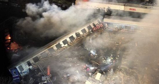 إضراب يشل شبكة القطارات فى اليونان بعد حادث تصادم أسفر عن مقتل 47 شخصا