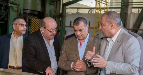 وزير الإنتاج الحربى يجرى جولة مفاجئة لمصنع حلوان للصناعات الهندسية  