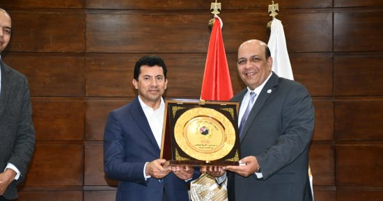 وزير الرياضة يُكّرم لاعبى المنتخبات الوطنية فى الرماية والهوكي والريشة الطائرة والوشو كونغ فو
