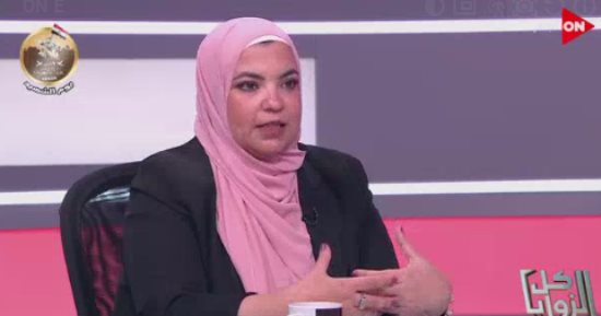 "كل الزوايا" يسلط الضوء على المرأة والفن التشكيلى