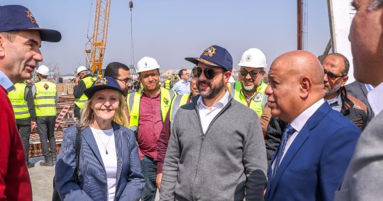 ميناء دمياط يستقبل وفد التحالف الفائز بتشغيل محطة الحاويات تحيا مصر 1