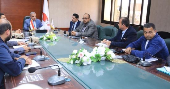 محافظ سوهاج يوجه بسرعة رصف الطرق بالقرى فور انتهاء أعمال المرافق