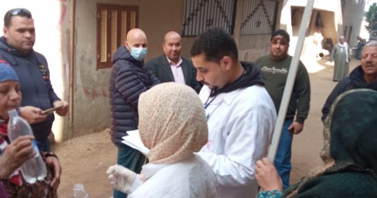 وكيل صحة الشرقية يتابع حملة تطعيم كورونا والبلهارسيا بالإبراهيمية 