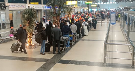 برنامج "فى المطار" يستعرض اليوم إجراءات السفر ودليل الوصول لمقعد الطائرة