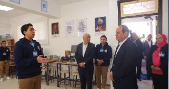 الرئيس السيسى يتفقد مدرسة المتفوقين بالمنيا الجديدة ويشهد عروضًا فنية