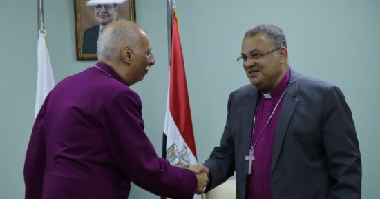 رئيس أساقفة الكنيسة الأسقفية يهنئ رئيس الطائفة الإنجيلية بتجديد الثقة له