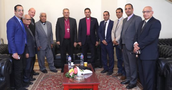 قادة المذاهب الإنجيلية بمصر يهنئون رئيس الطائفة بعد فوزه فى الانتخابات