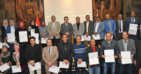 محافظ الغربية يكرم 82 من أبناء المحافظة المتميزين فى الأنشطة