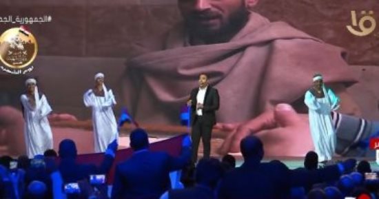 محمد عدوية بعد غنائه أمام الرئيس السيسى: شرف كبير وسعيد للغاية