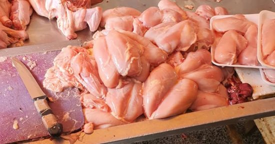 ضبط لحوم مجمدة مجهولة المصدر ودواجن محقونة بالمياه لزيادة وزنها بكفر الشيخ