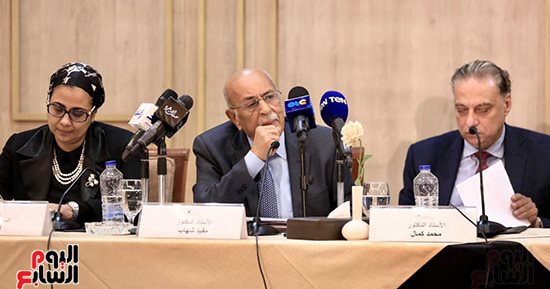مفيد شهاب من ندوة بمكتبة الإسكندرية: الدستور أهم وثيقة بالنسبة لأى بلد