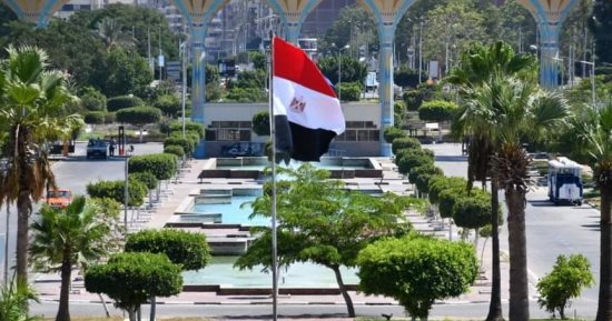 جامعة القناة تسير 6 قوافل طبية بمدارس الإسماعيلية ضمن مبادرة "صحتك تهمنا" 