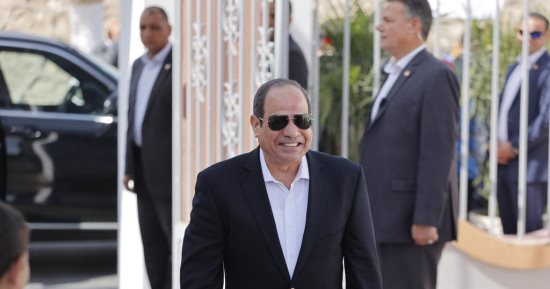#شكرا_ومعاك_ياريس" يتصدر تويتر بعد قرارات الرئيس السيسى بزيادة الأجور