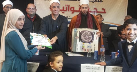 وكيل أوقاف الإسكندرية يُكرم حفظة القرآن الكريم 