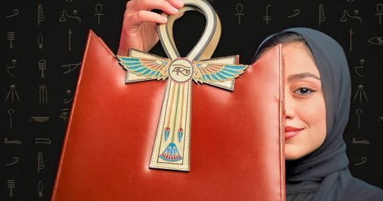 "آية" توجه رسائل للمرأة برسومات فرعونية منقوشة على حقائب مصرية 100%