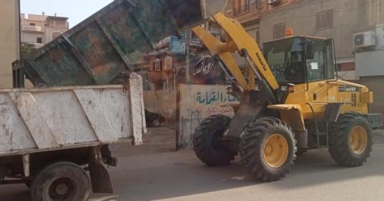 حملات مكبرة لرفع مخلفات القمامة من طرق وشوارع وميادين بيلا.. صور