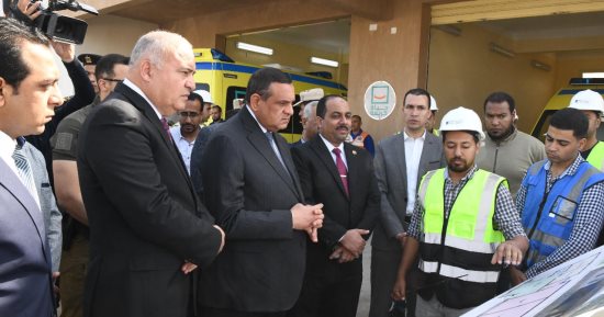 وزير التنمية المحلية ومحافظ قنا يتفقدان مشروعات "حياة كريمة" بقرى قوص.. صور