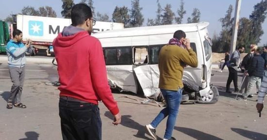 إصابة 12 شخصا إثر تصادم سيارتين على طريق الإسماعيلية القاهرة 