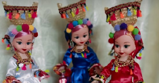 "سلوى" صممت عرائس رمضان بملابس تراثية مصرية.. فلاحى وبمنديل بأوية وبدوية