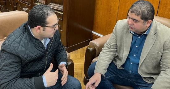 مدير مستشفى أبو الريش: نجحنا فى القضاء على سماسرة التذاكر أمام المستشفى.. شريف الأنوارى لـ"اليوم السابع": سكن مجانى لأهالى الأطفال المحجوزين..ويؤكد: أجرينا 150 جراحة لزراعة الكلى.. وبدء جراحات زراعة الكبد قريبا