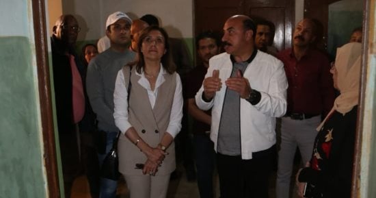 وزيرة الثقافة ومحافظ أسوان يتفقدان منزل "العقاد" تمهيدًا لتحويله إلى مزار سياحى