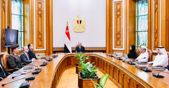 الرئيس السيسي يستقبل الرئيس التنفيذى لمجموعة موانئ أبو ظبى.. ويؤكد اعتزاز مصر بعلاقاتها القوية مع دولة الإمارات ومواصلة التعاون البناء فى مختلف المجالات.. "الشامسى": مصر تتمتع بمقومات فريدة تجعلها مركزا عالميا