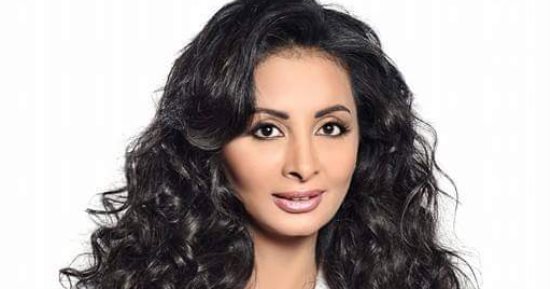 منى المراغى تقدم حفل افتتاح مهرجان أسوان على قناة الحياة