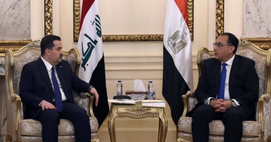رئيسا وزراء مصر والعراق يعقدان جلسة مباحثات موسعة لاستعراض التعاون المشترك
