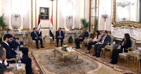 رئيسا وزراء مصر والعراق يعقدان جلسة مباحثات لاستعراض ملفات التعاون المشترك.. تولى الوزراء المعنيين من الحكومتين العمل فى الشهرين القادمين على تفعيل مذكرات التفاهم.. ومدبولى: عازمون على توسيع إطار التعاون.. صور